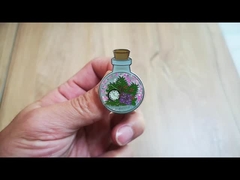 Perfume Bottle Shape Enamel Lapel Pin con Epoxy